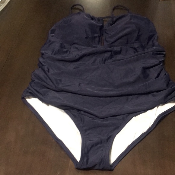 High Neck Keyhole One Piece Swimsuit - Picture 3 of 12